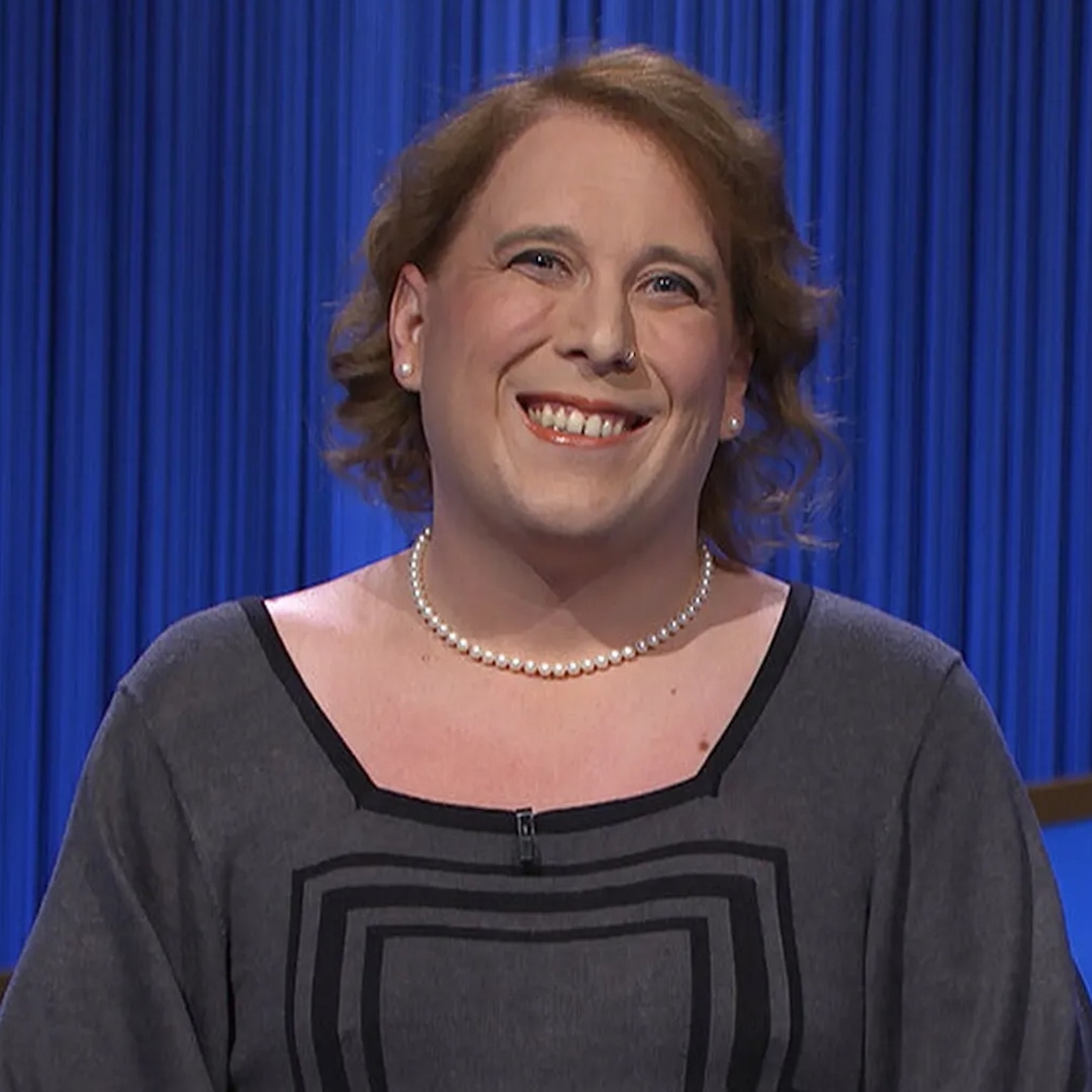 Jeopardy! Champion Amy Schneider Marries Genevieve Davis Jeopardy! Champion Amy Schneider Marries Genevieve Davis